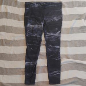 GAP Women's Large Athletic Fit Black and White Marbled Leggings